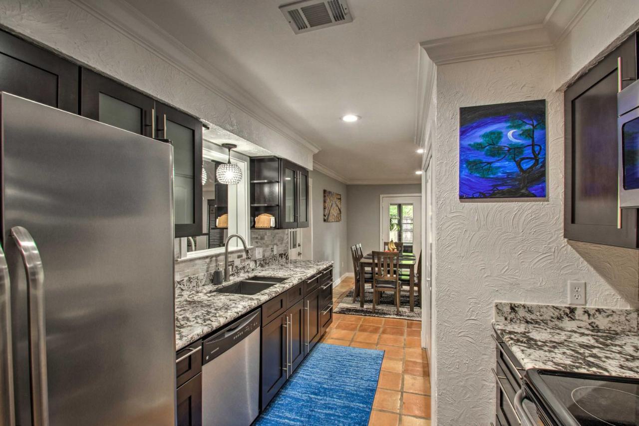2-Story Pensacola Home With Game Room And Private Yard Kültér fotó