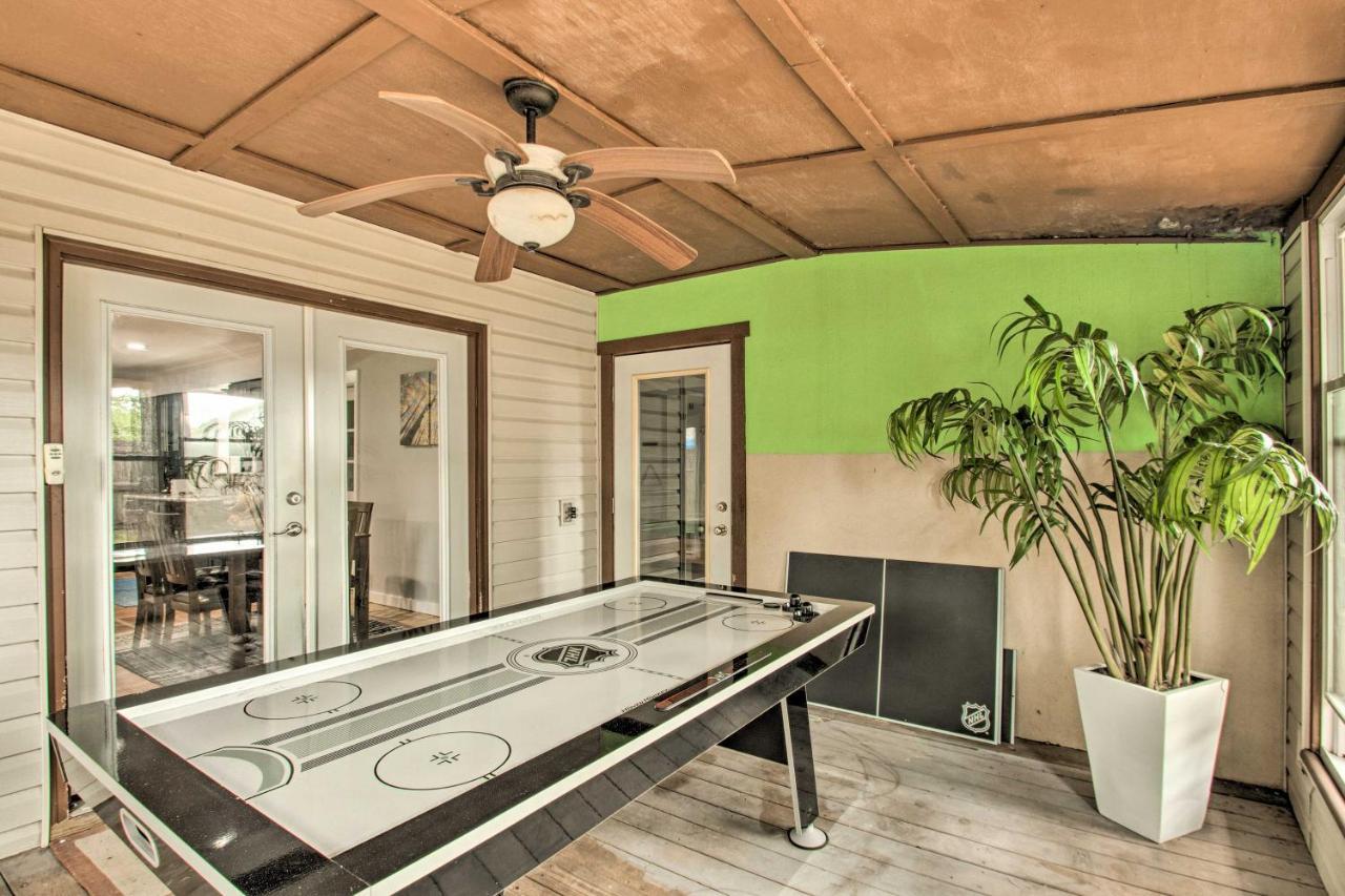 2-Story Pensacola Home With Game Room And Private Yard Kültér fotó