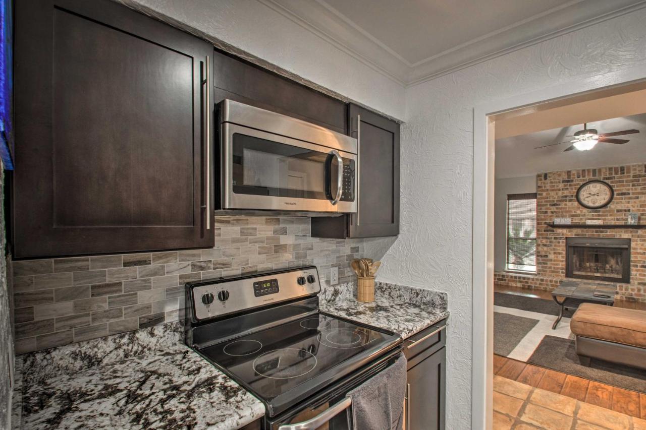 2-Story Pensacola Home With Game Room And Private Yard Kültér fotó