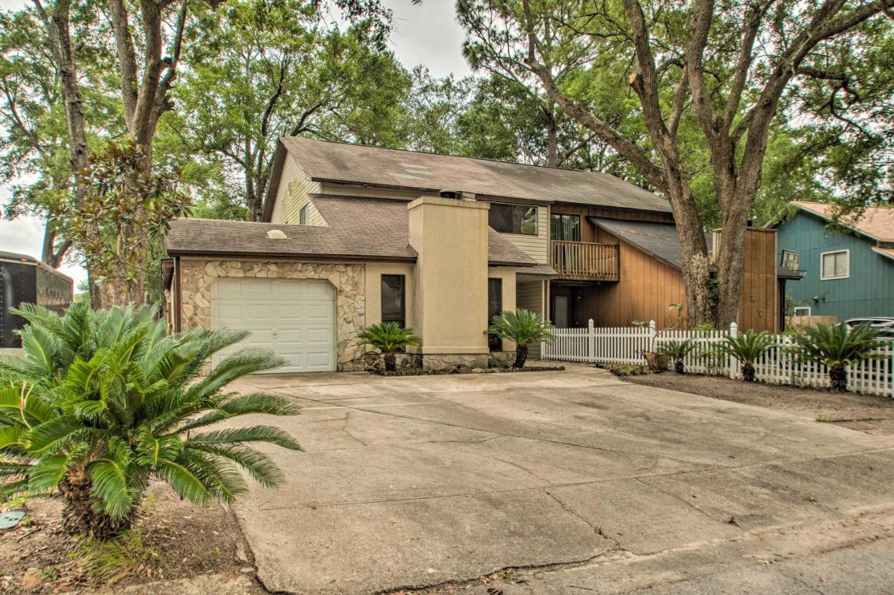 2-Story Pensacola Home With Game Room And Private Yard Kültér fotó